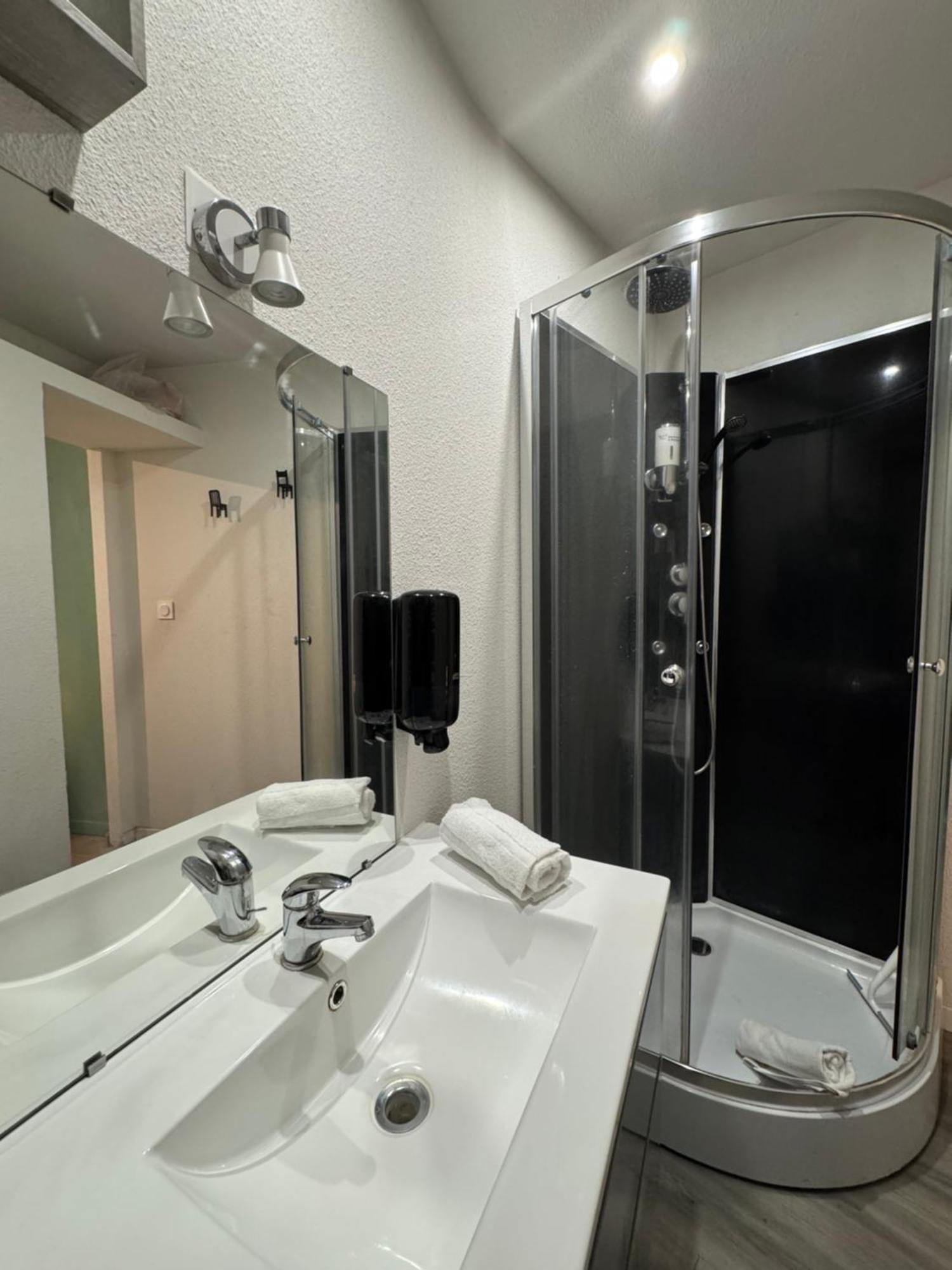 Cosy F2 , Marx Dormoy A Wifi